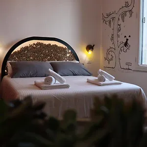 Liotru Maisonne, With En-suite Bathroom And Shared Bathroom Frühstückspension